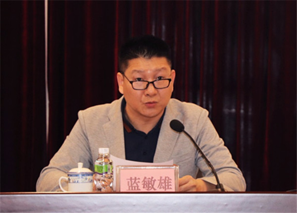 片组副组长、市卫生健康局党组副书记蓝敏雄主持培训班.jpg