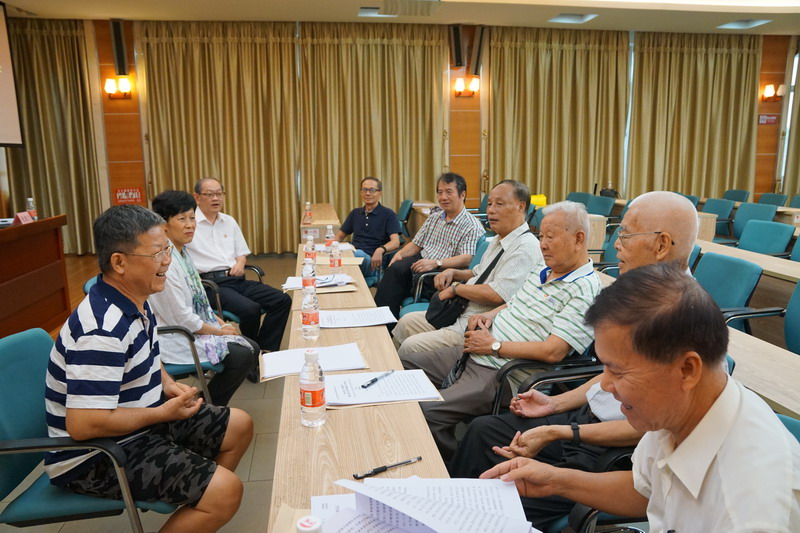 3、分组讨论，离退休党支部审议校党委工作报告和纪委工作报告_缩小大小.JPG