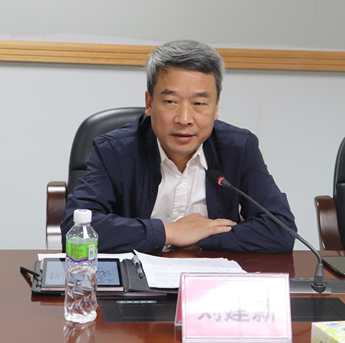 201026立足主责主业，江门市自然资源局党组理论学习中心组深入学习贯彻习近平总书记出席深圳经济特区建立40周年庆祝大会和视察广东重要讲话、重要指示精神 (3).jpg