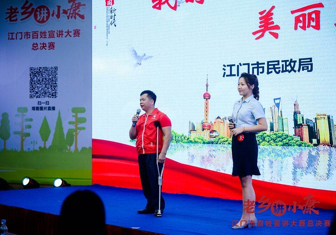 决赛舞台上，精彩表演.jpg