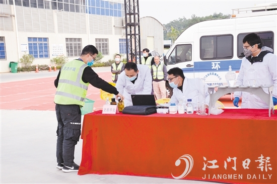 举行生态环境应急演练，提升应急救援综合能力。
