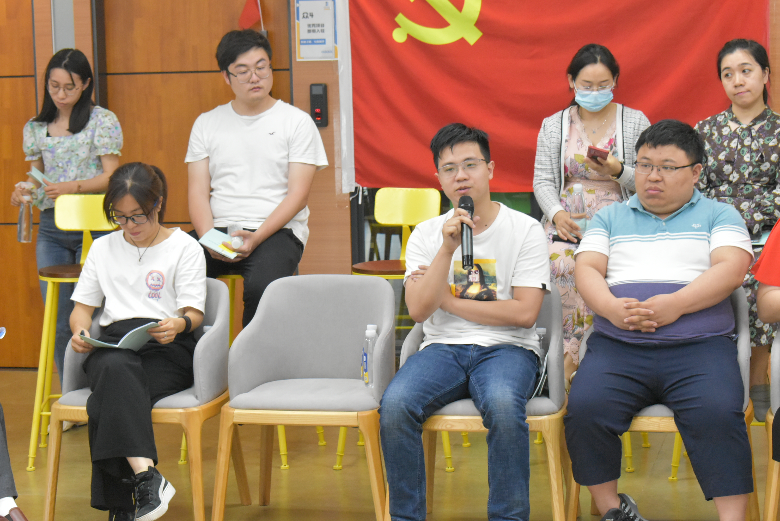 相片6、双创园港澳青年代表蒂卡欧智能卫浴项目负责人李梓浩谈观后感和创业分享.JPG