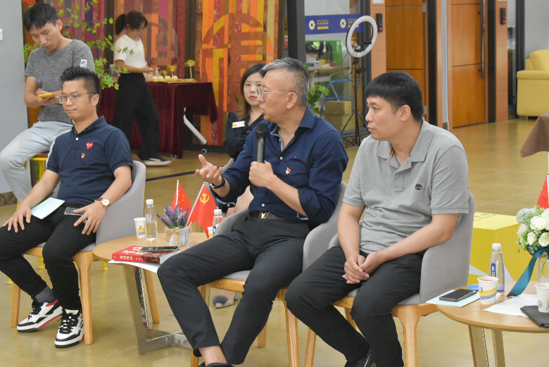 相片7、党龄20余年的老党员、双创园运营中心总经理陈山谈观后感和创业分享.JPG