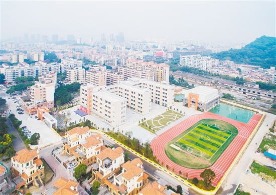 天鹅湾小学。胡晴晴摄