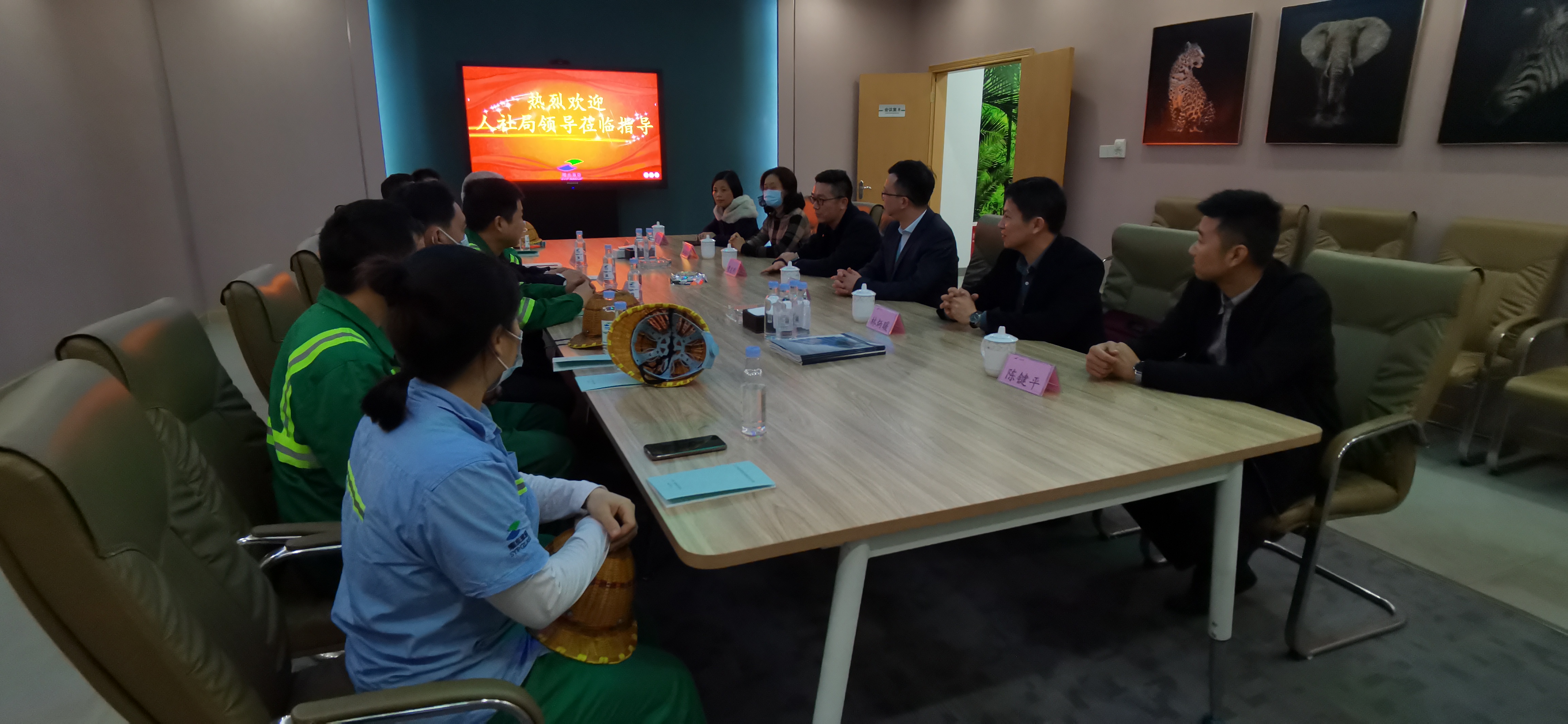 座谈交流推送春节惠企资讯、对接服务需求.jpg