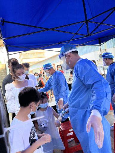 220914“疫”线有我，让党旗高高飘扬！ (7).jpg