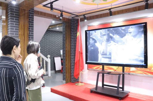 230412江门市自然资源局妇委会开展“巾帼心向党，奋进新征程”三八妇女活动 (2).jpg