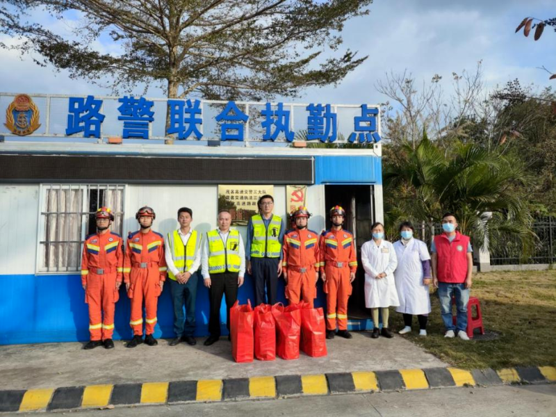 阳化高速路政联合消防、医疗、应急救援等单位联合驻点泗水服务区