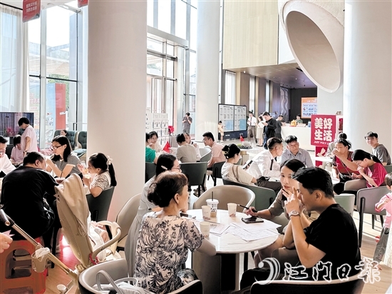 国庆假期期间，新会区各楼盘销售火热。