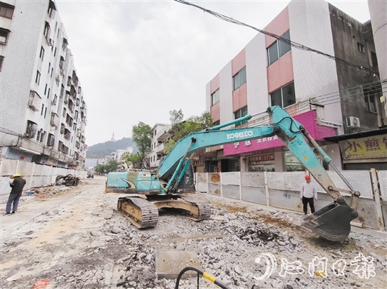 10月8日，恩平城区稔岗路开始围蔽施工，长期困扰当地居民的内涝问题有望得到解决。
