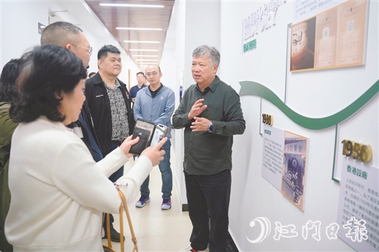 侨领们走进台山企业参观，了解台山投资环境。