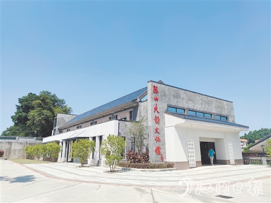 雅瑶镇连片打造“百千万工程”示范带。图为雅瑶镇陈山村火龙馆。