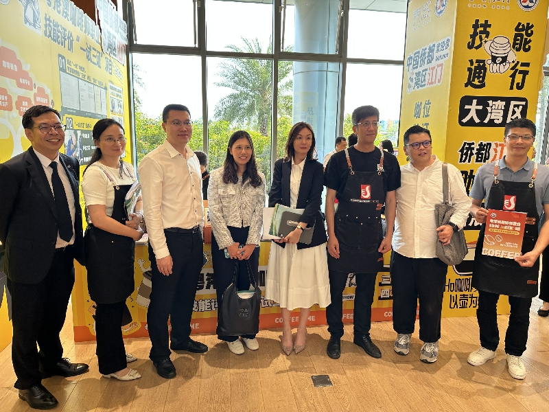 粤港澳三地咖啡行业、企业、院校专家合影.jpg