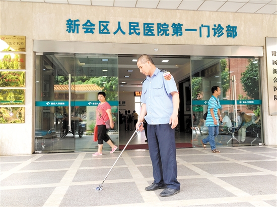 签订了责任书，安装了责任牌，各单位、商铺的门口由各自打扫干净，市容环境变得更加整洁了。