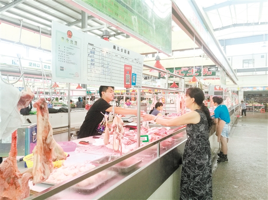 江海区麻三嘉福市场环境良好，群众点赞。郭永乐